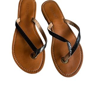 Report Women's Black and Brown Flats